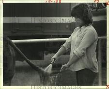 Usado, 1984 Press Photo Cherly McQuerry noivos vaca no Texas Rice Festival em Winnie comprar usado  Enviando para Brazil