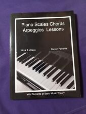 Clases de acordes y arpegios a escalas de piano con elementos de teoría musical básica segunda mano  Embacar hacia Mexico