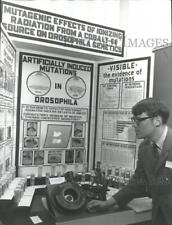 1968 Foto de prensa Talladega estudiante de secundaria Tom Gufin con exhibición científica segunda mano  Embacar hacia Argentina