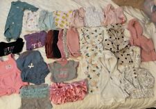 Usado, Paquete de 24 piezas de ropa de bebé niña 3 meses chaquetas, pijama de patas, pantalones, etc. segunda mano  Embacar hacia Argentina