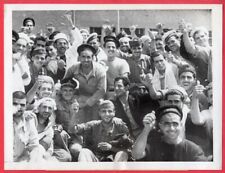 1943 prisioneros de guerra italianos después de la captura de la isla de Pantelleria foto original de noticias segunda mano  Embacar hacia Argentina