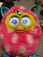 Brinquedo falante interativo Furby Boom rosa com manchas brancas orelhas azuis pés manual comprar usado  Enviando para Brazil