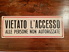 Vecchio cartello vietato usato  Italia