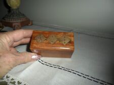 Hermoso juego de caja de dados de madera hecha a mano con 6 dados de madera segunda mano  Embacar hacia Argentina