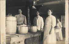 Para hombre y mujer ollas de cocina sartenes estufa horno c1910 postal foto real segunda mano  Embacar hacia Argentina