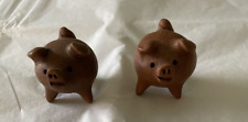 2 Estatuillas en miniatura de cerdo de arcilla de colección Chile tesoros CHANCHITO 3 patas cerdo segunda mano  Embacar hacia Argentina