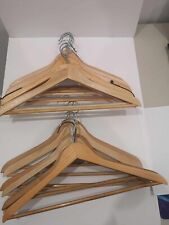 Ótimo negócio em cabides de roupas de madeira da loja de contêineres (pacote com 30) comprar usado  Enviando para Brazil