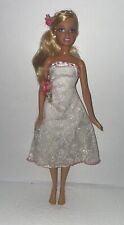 Usado, Muñeca Barbie como la Isla Princesa Rosella en Vestido Blanco con Flores Raro 2007 segunda mano  Embacar hacia Argentina