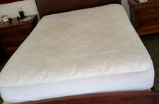 Queen mattress pad d'occasion  Expédié en France