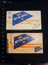 Lote de kit de fabricação de botões vintage Dritz com botões direitos autorais 1947 John Dritz &Sons comprar usado  Enviando para Brazil