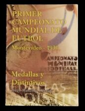 revista con información sobre las medallas e insignias de la primera copa mundial de fútbol segunda mano  Embacar hacia Argentina