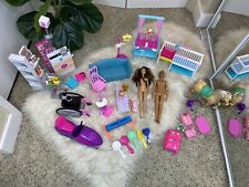 Lote enorme de brinquedos Barbie Ken Horse móveis de supermercado cadeira de rodas snowmobile comprar usado  Enviando para Brazil