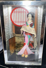 OMC Vintage Japão Mini Boneca Gueixa em Exibição: Anos 1950 5-1/2" A x 2-1/4" P x 3" L comprar usado  Enviando para Brazil