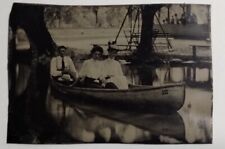 Foto tipo tinta ao ar livre pessoas remando um barco de canoa no rio lago bem vestida comprar usado  Enviando para Brazil