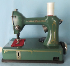 Antigua máquina de coser portátil General Electric verde con calcomanías doradas segunda mano  Embacar hacia Argentina