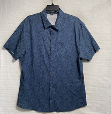 Camisa con botones de golf de la industria para hombre con botones grandes poliéster azul geométrica, usado segunda mano  Embacar hacia Argentina