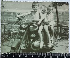 Foto antiga de crianças fofas, meninos/meninas bonitos afetuosos na motocicleta #2671, usado comprar usado  Enviando para Brazil