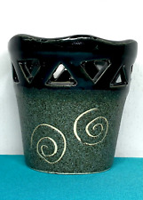 Maceta de cerámica de arena verde con remolino grabado y borde esmaltado triángulo perforado segunda mano  Embacar hacia Argentina