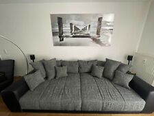Gebraucht, Bigsofa Megasofa XXL Sofa Moldau Couch schwarz und grau mit Federkern und Kissen gebraucht kaufen  Uedesheim