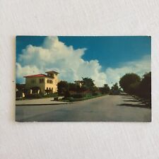 Vista de la Quinta Avenida Marianao Habana Cuba Casa Jardines Coches Antiguos Postal segunda mano  Embacar hacia Argentina