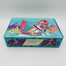 Caja de lápices retro de colección de los años 90 escuela primaria General Box Co. tema deportivo segunda mano  Embacar hacia Argentina