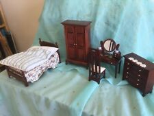 Muebles de dormitorio para casa de muñecas - Cama vestida, cajones, armario, tocador, usado segunda mano  Embacar hacia Argentina