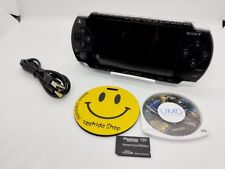 Sistema Sony PSP 2000 preto piano com carregador [região livre] Playstation comprar usado  Enviando para Brazil