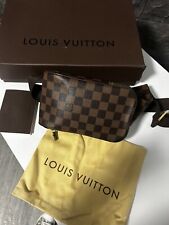 Louis Vuitton LV Marsupio in pelle stampata Nero ref.433191 - Joli
