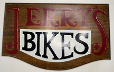 Placa de madeira de pinho vintage pintada à mão "Jerry's Bikes" loja de motocicletas 22 x 14 comprar usado  Enviando para Brazil