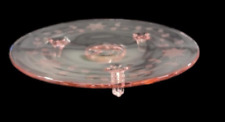 "Hermoso plato de pasteles con patas grabado floral vidrio depresión rosa aprox. 10"" AA", usado segunda mano  Embacar hacia Argentina
