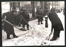 Fotografia Wiedeń, łopata do śniegu odwrócona chodnik  na sprzedaż  Wysyłka do Poland