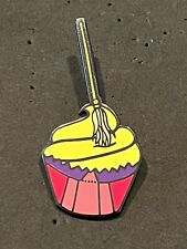Usado, Pin de cupcake Loungefly Disney HOCUS POCUS bruja trapeador caja ciega segunda mano  Embacar hacia Argentina