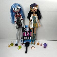 Muñeca Monster High Aula Mad Science Lab Partners Cleo de Nile Ghoulia Yelps, usado segunda mano  Embacar hacia Mexico