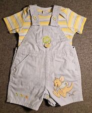 Roupa Disney Little Roo Summer Dungaree & Vest 0-3 Meses Baby Boy Playsuit W28 comprar usado  Enviando para Brazil