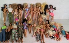 Lote de 32 bonecas Barbie vintage 150 peças acessórios de roupas articuladas anos 90 comprar usado  Enviando para Brazil