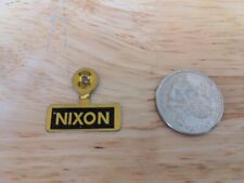 Botão de pino dobrável ouro lata metal campanha Richard Nixon original década de 1960 comprar usado  Enviando para Brazil