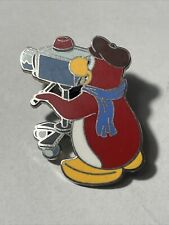 Broche mistério Walt Disney World Club Penguin EPCOT câmera homem diretor de filme 2012 comprar usado  Enviando para Brazil