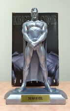 Superman statua kingdom usato  Pietraperzia
