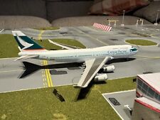 Usado, JC Wings Cathay Pacific Boeing 747-400 B-HUJ modelo em escala 1:400 com suporte comprar usado  Enviando para Brazil