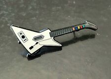 Guitarra eléctrica blanca con pin esmalte Guitar Hero , usado segunda mano  Embacar hacia Argentina