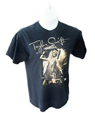 Camiseta Taylor Swift 2009 Fearless Tour mancha branqueadora média/pequeno buraco (manga) comprar usado  Enviando para Brazil