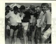 Usado, 1983 Press Photo Chefes de Polícia participando do "Concurso de Pernas" no Parque Lafreniere comprar usado  Enviando para Brazil
