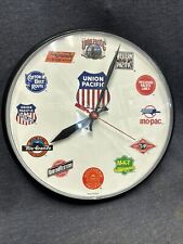 Logotipos vintage de reloj de pared ferrocarril Union Pacific funciona - lente agrietada segunda mano  Embacar hacia Argentina