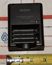 Carregador de bateria Sony Ni-Mh AA e AAA #BC-CS2A, estilo plugue de parede CA. Testado., usado comprar usado  Enviando para Brazil