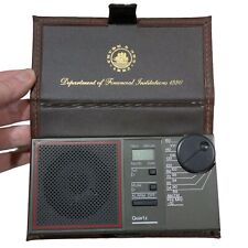 Reloj despertador portátil de colección radio LCD AM/FM departamento de ideas brillantes Instalación financiera 1990 segunda mano  Embacar hacia Argentina