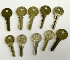 Lote vintage de chaves de cadeado Yale uma em branco (gás USN) comprar usado  Enviando para Brazil