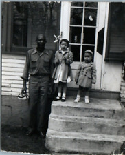 Foto vintage da década de 1940 preta família afro-americana pai orgulhoso menina fofa menino comprar usado  Enviando para Brazil