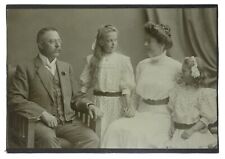 Gabinetka zdjęcie mężczyzna z kobietą i dziewczynką, okulary, rodzina (8465) na sprzedaż  PL