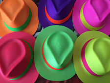 Cappelli colorati fluo usato  Castel San Giorgio