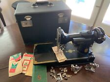 Máquina de costura portátil vintage Singer 221-1 Singer com estojo e acessórios comprar usado  Enviando para Brazil